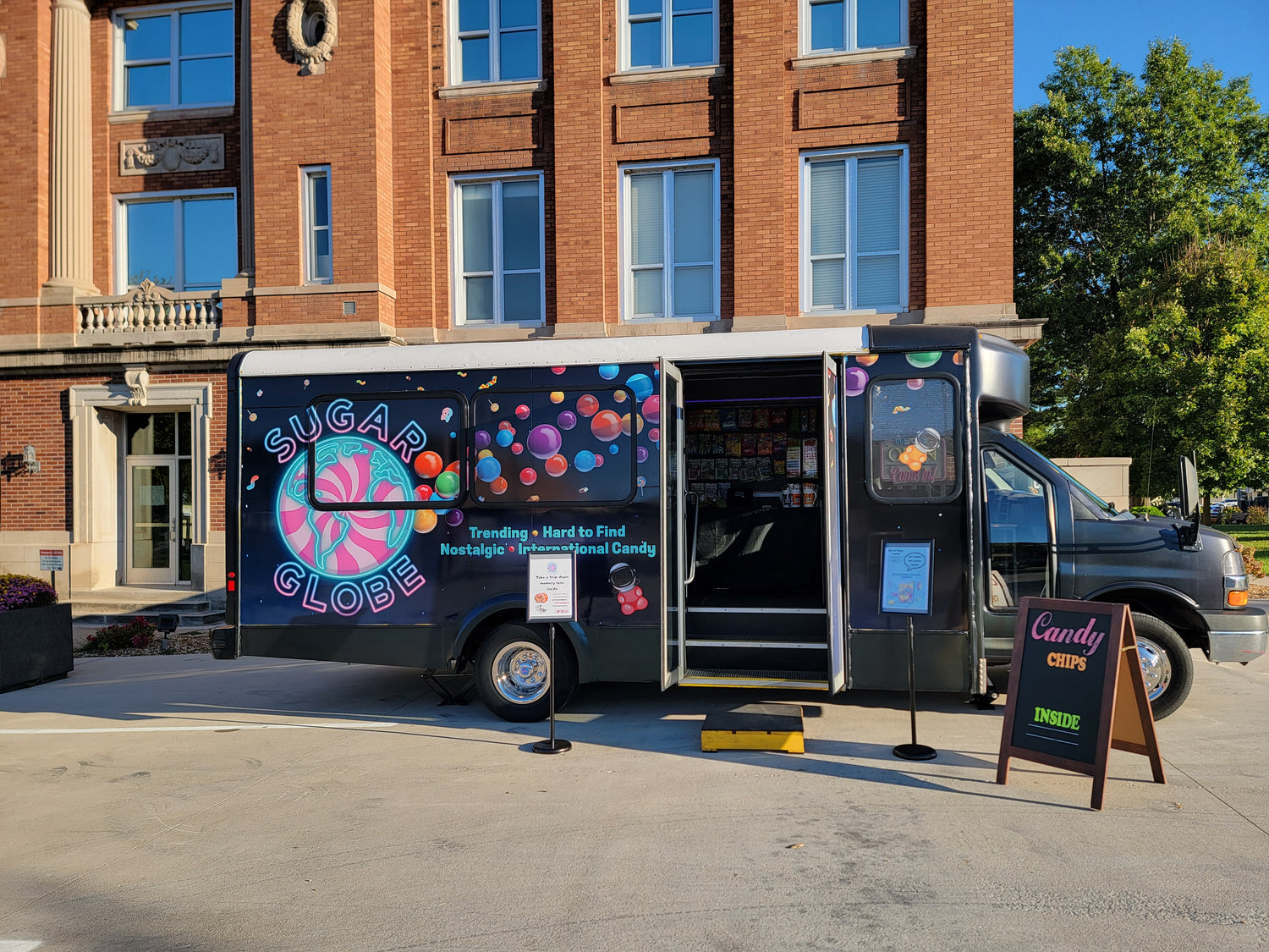 Candy-themed food truck named 'Sugar Globe' that is available for special events in Springfield and surrounding areas.